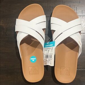 Brand new with tags !! Reef white cushion Comfort Sandals!!